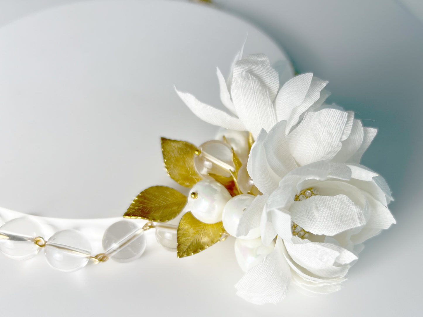 Luxury silk flowers, pearls & glass necklace - Style 0551