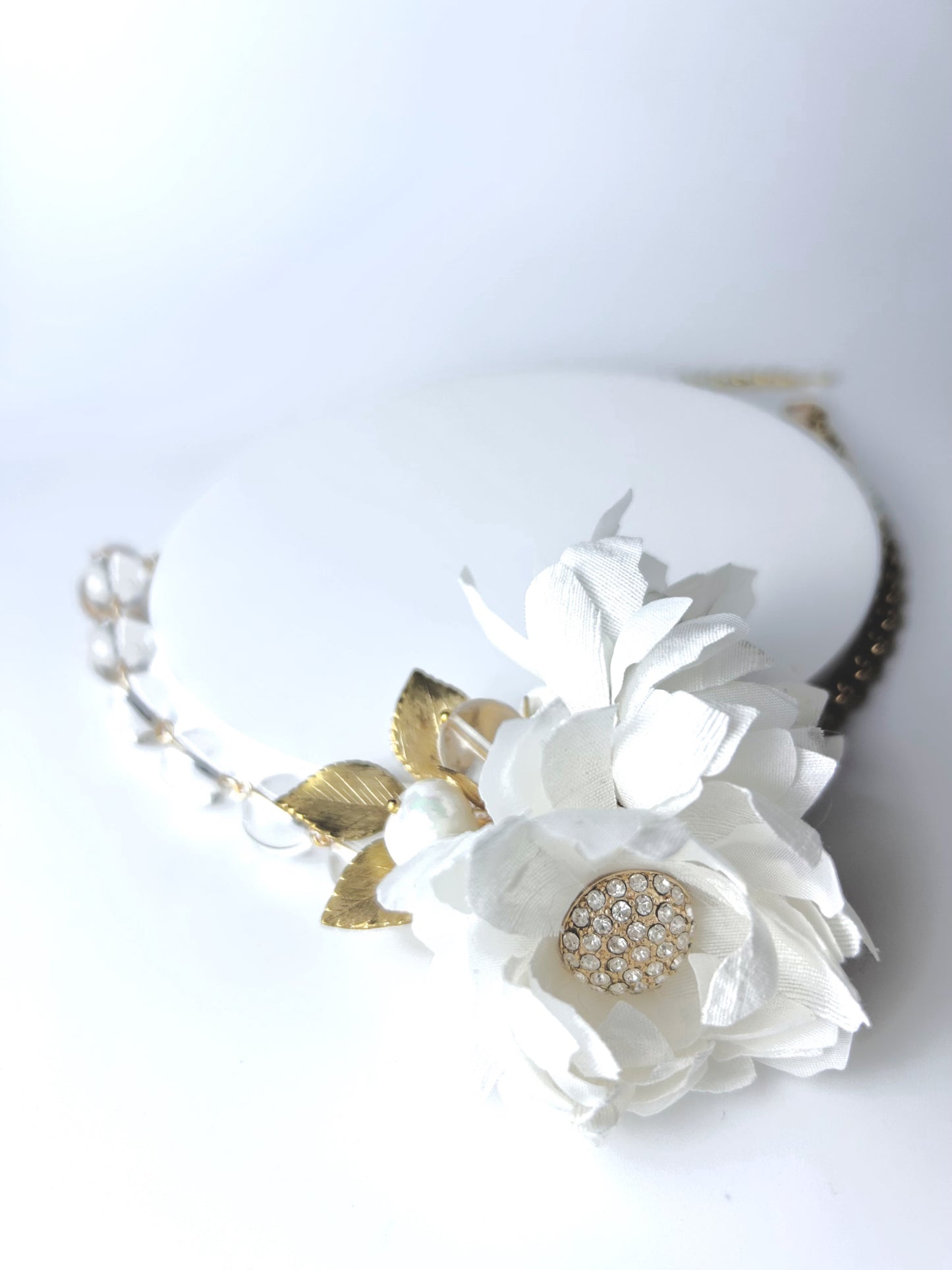Luxury silk flowers, pearls & glass necklace - Style 0551