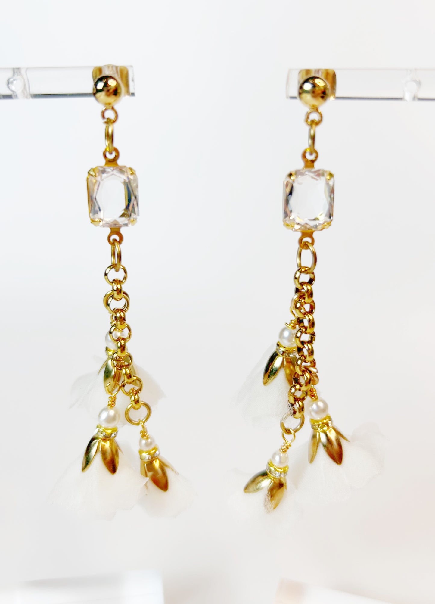 Organza flowers, pearls and faceted glass earrings - Style 0543