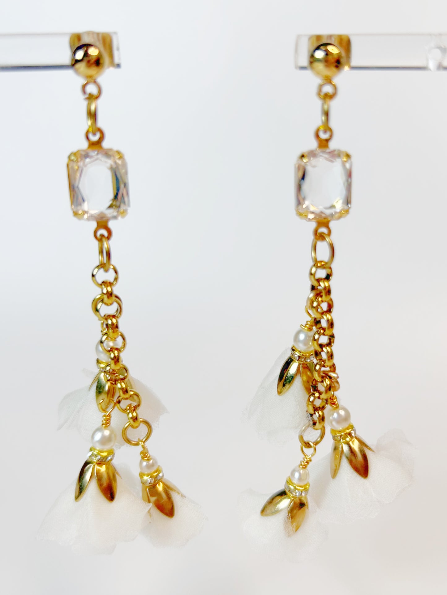 Organza flowers, pearls and faceted glass earrings - Style 0543