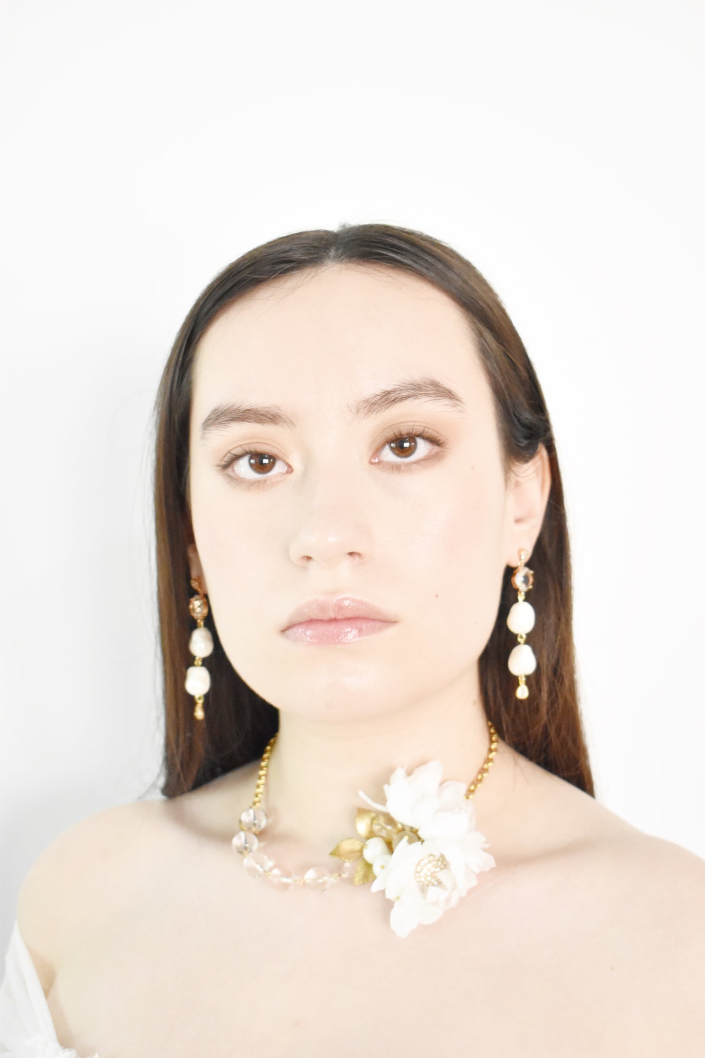 Luxury silk flowers, pearls & glass necklace - Style 0551