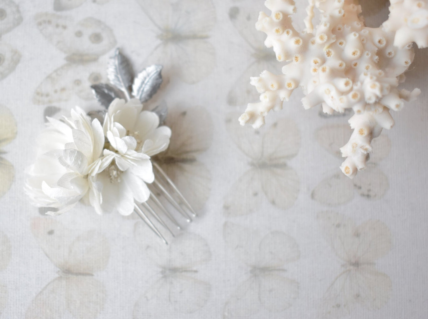 The Colette – Silk Daisy Flower Bridal Mini Comb