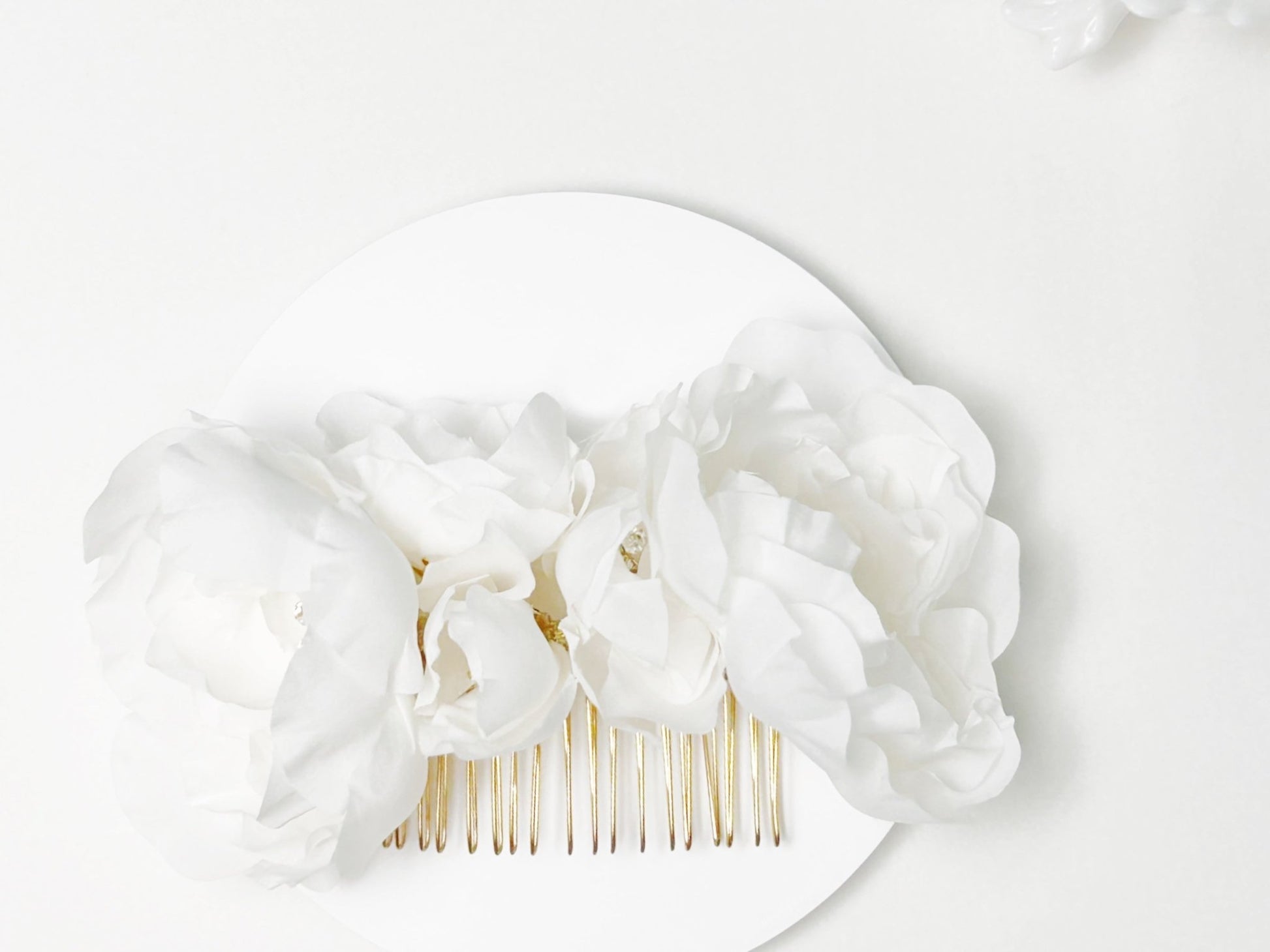 White floral hair comb on a white background