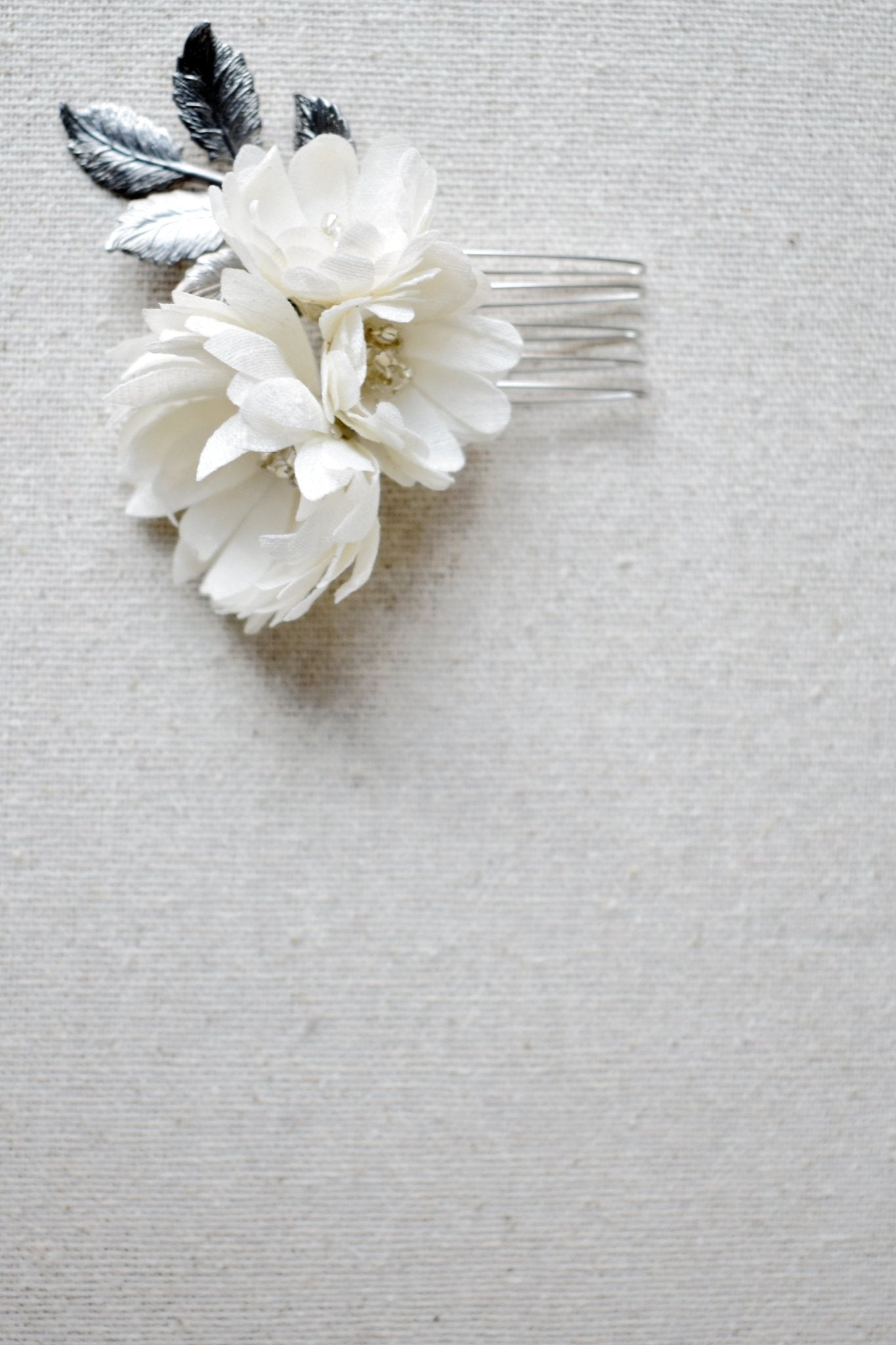 The Colette – Silk Daisy Flower Bridal Mini Comb